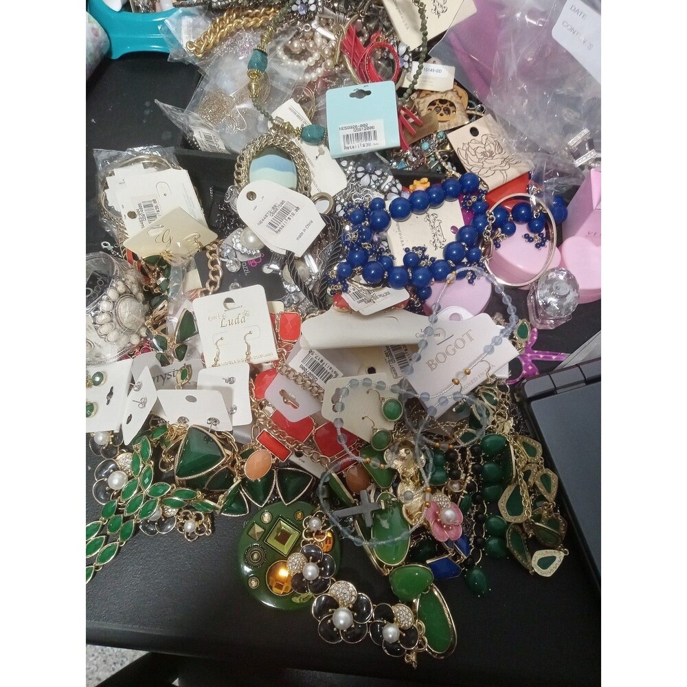 Vintage to modern jewerly lot